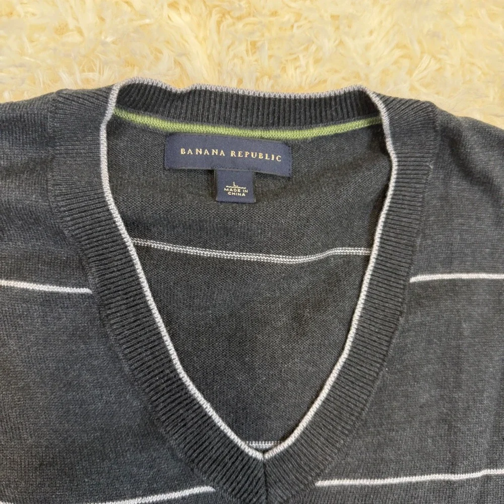 Banana Republic V-Neck Sweater Mens Large Gray Silk Cashmere Blend Striped Knit